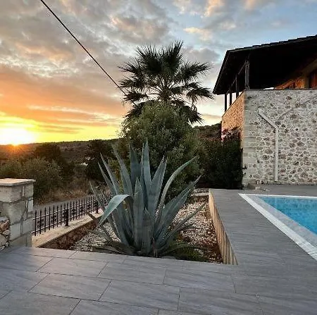 Aris In Crete With Heated Pool! *
